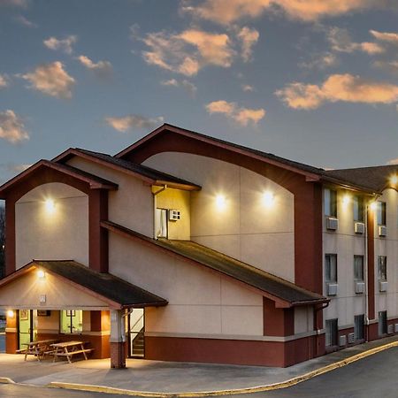 Super 8 By Wyndham Waynesburg Hotel Екстериор снимка
