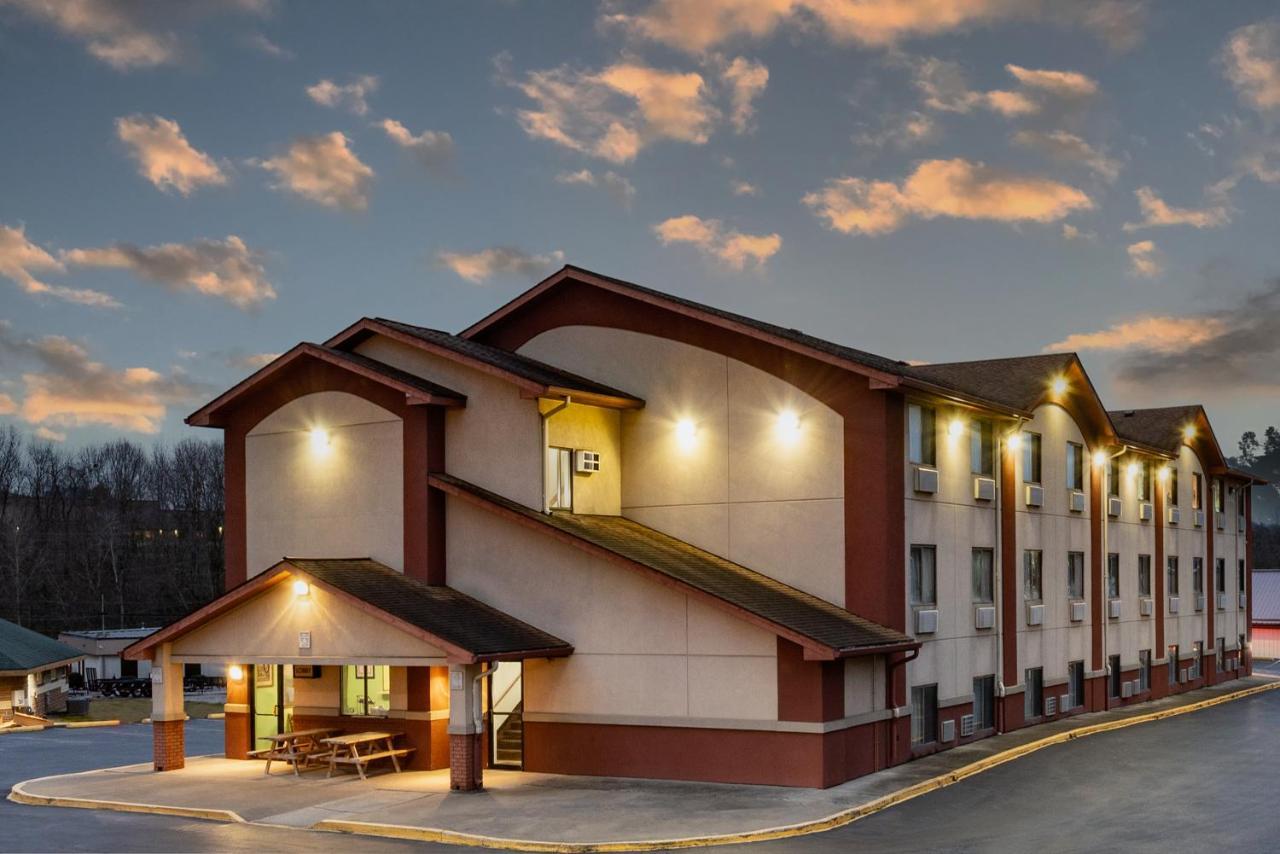 Super 8 By Wyndham Waynesburg Hotel Екстериор снимка