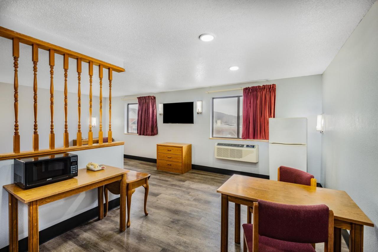 Super 8 By Wyndham Waynesburg Hotel Екстериор снимка
