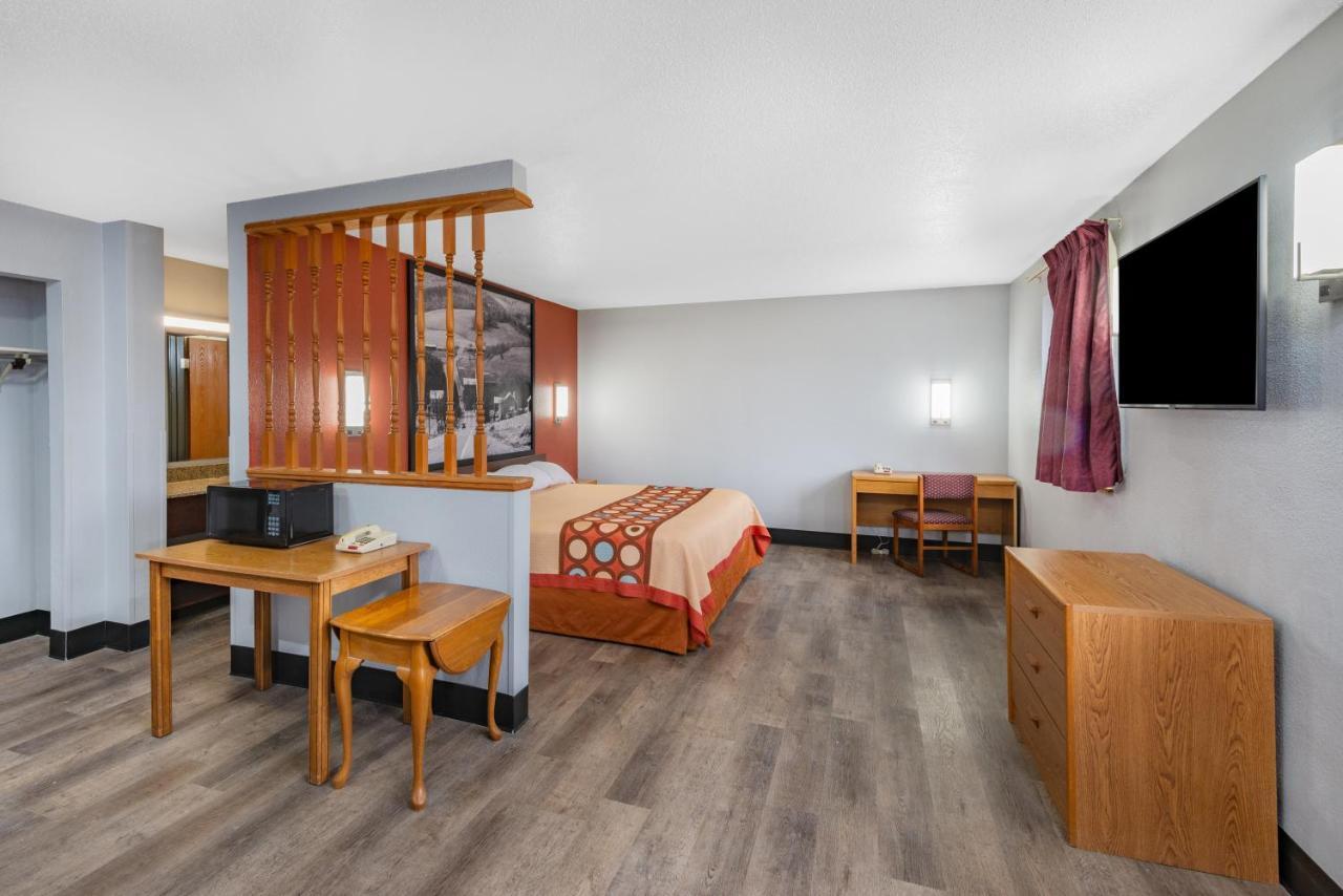 Super 8 By Wyndham Waynesburg Hotel Екстериор снимка