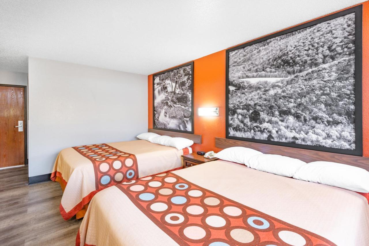 Super 8 By Wyndham Waynesburg Hotel Екстериор снимка
