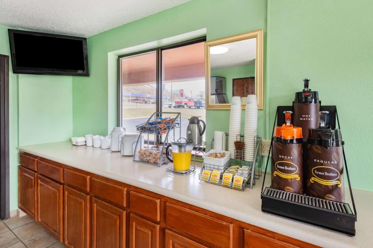 Super 8 By Wyndham Waynesburg Hotel Екстериор снимка
